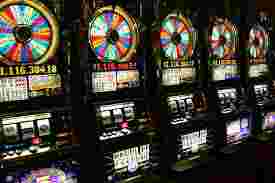 Metode Dalam Bermain Kasino - Bila kalian masuk ke dalam kasino di semua bumi, mungkin besar kalian hendak memandang sebagian mesin slot